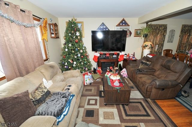 300 Kennedy Dr, Linden City, NJ 07036