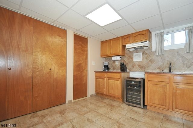 300 Kennedy Dr, Linden City, NJ 07036