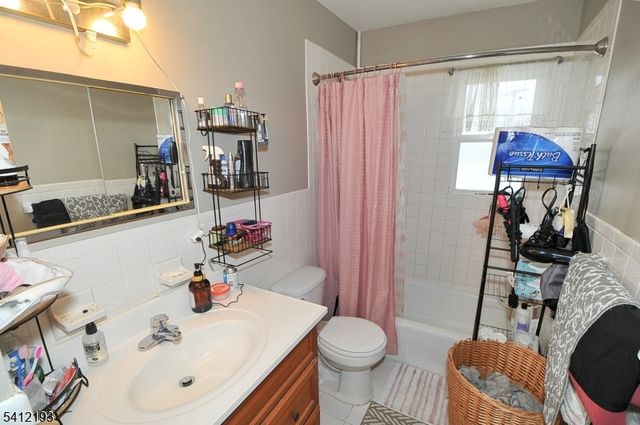 300 Kennedy Dr, Linden City, NJ 07036