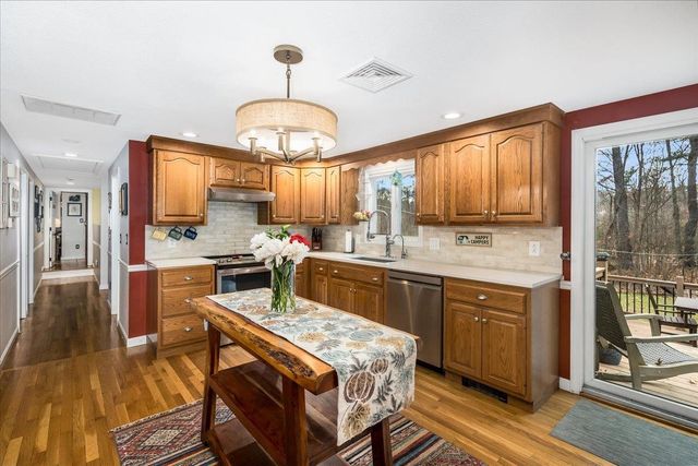 21 Berry Road, Derry, NH 03038