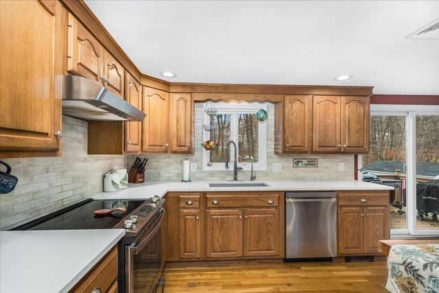 21 Berry Road, Derry, NH 03038