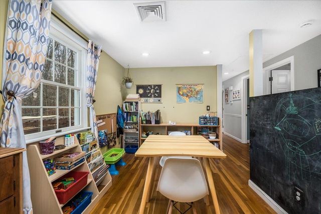 21 Berry Road, Derry, NH 03038