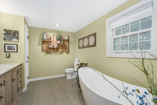 21 Berry Road, Derry, NH 03038