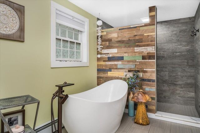 21 Berry Road, Derry, NH 03038