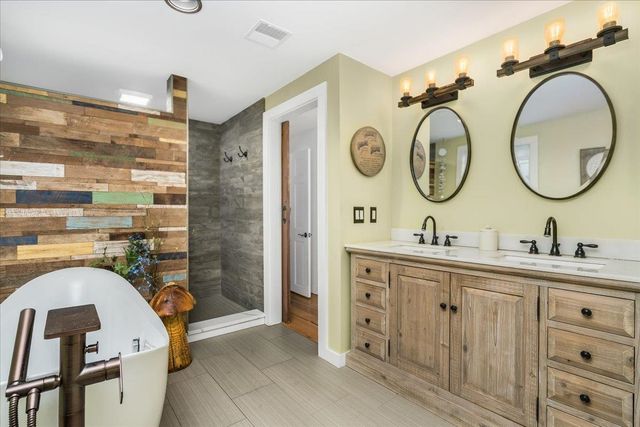 21 Berry Road, Derry, NH 03038