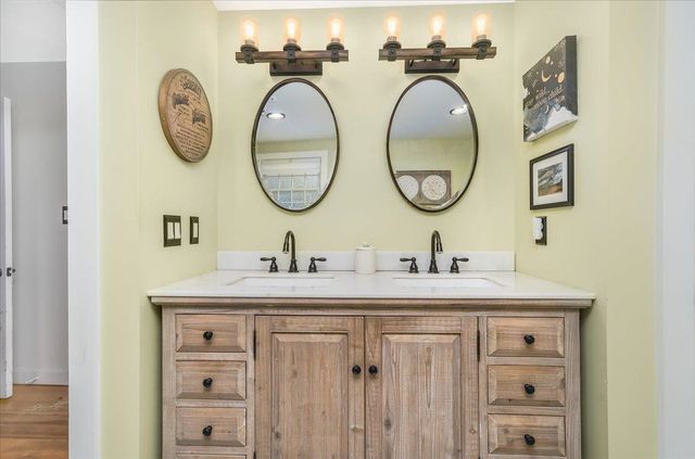 21 Berry Road, Derry, NH 03038