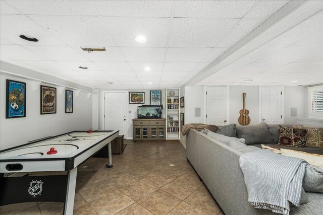 21 Berry Road, Derry, NH 03038