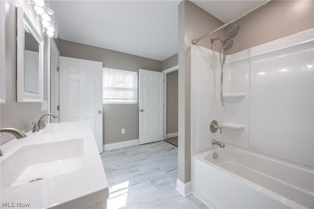 1738 E 298th Street, Wickliffe, OH 44092