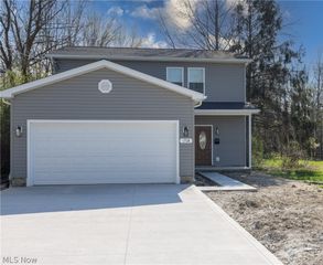 1738 E 298th Street, Wickliffe, OH 44092