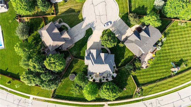 416 SE Stillwater Court, Lee's Summit, MO 64063