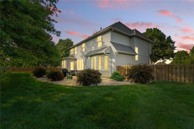 416 SE Stillwater Court, Lee's Summit, MO 64063