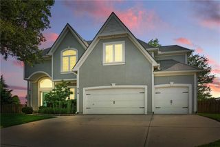 416 SE Stillwater Court, Lee's Summit, MO 64063