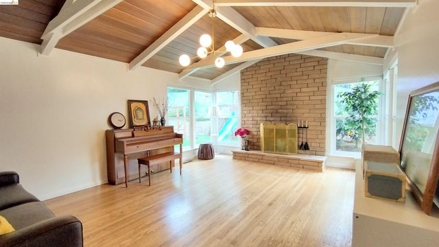 102 Kelobra Ct, Walnut Creek, CA 94598