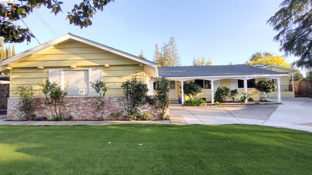 102 Kelobra Ct, Walnut Creek, CA 94598