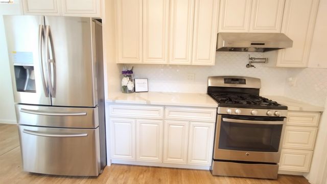 102 Kelobra Ct, Walnut Creek, CA 94598