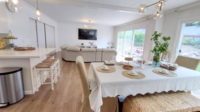 102 Kelobra Ct, Walnut Creek, CA 94598