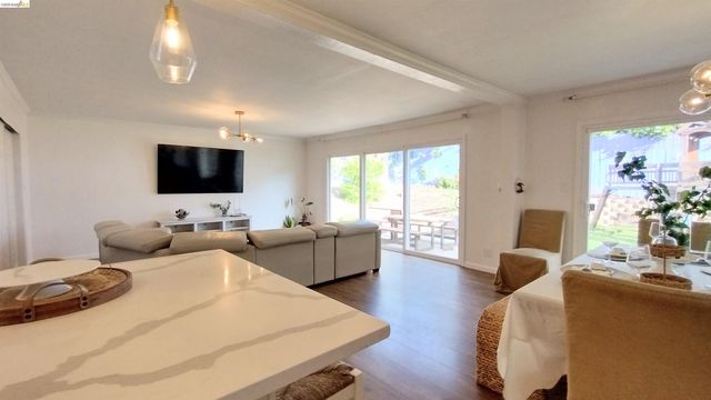 102 Kelobra Ct, Walnut Creek, CA 94598