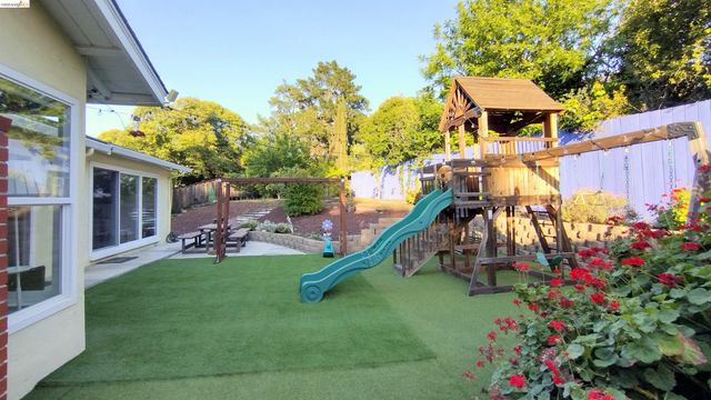 102 Kelobra Ct, Walnut Creek, CA 94598