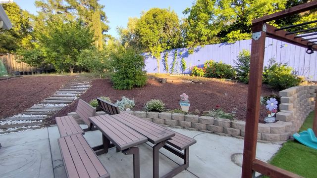 102 Kelobra Ct, Walnut Creek, CA 94598