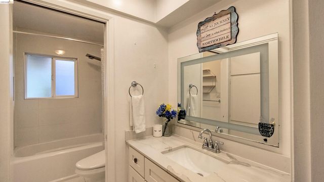 102 Kelobra Ct, Walnut Creek, CA 94598