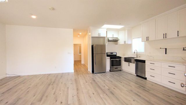 102 Kelobra Ct, Walnut Creek, CA 94598