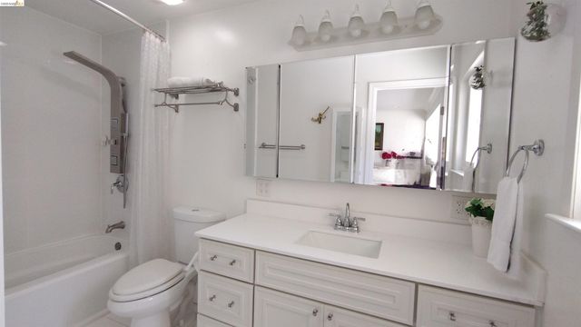 102 Kelobra Ct, Walnut Creek, CA 94598
