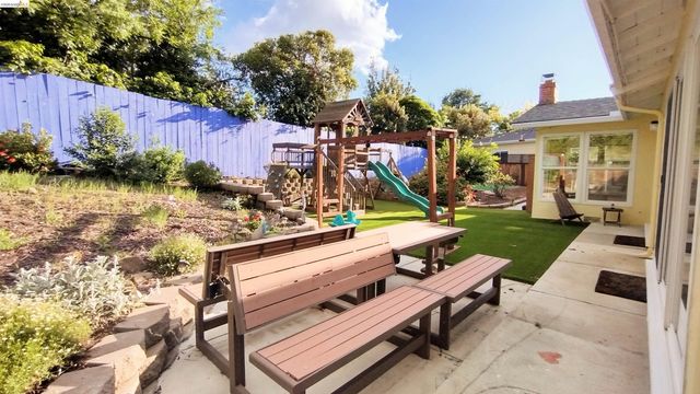 102 Kelobra Ct, Walnut Creek, CA 94598