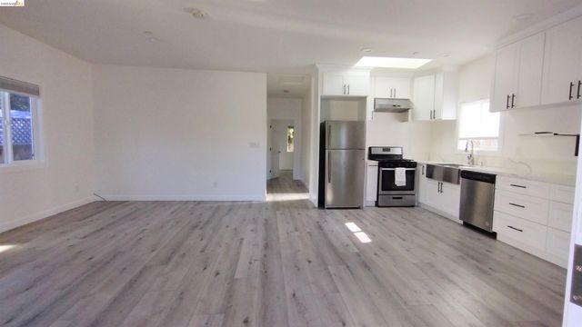 102 Kelobra Ct, Walnut Creek, CA 94598