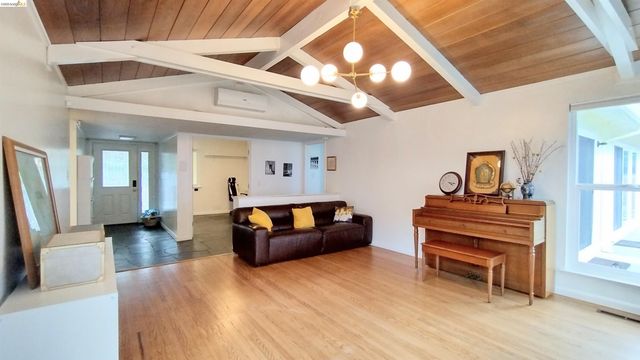 102 Kelobra Ct, Walnut Creek, CA 94598
