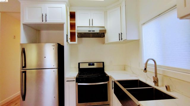 102 Kelobra Ct, Walnut Creek, CA 94598