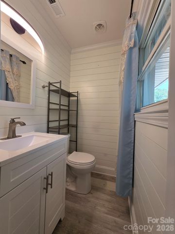 1501 VANCOUVER Drive, Charlotte, NC 28213