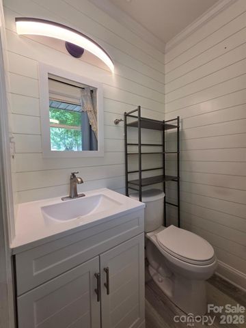 1501 VANCOUVER Drive, Charlotte, NC 28213