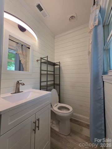 1501 VANCOUVER Drive, Charlotte, NC 28213