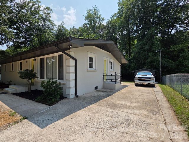 1501 VANCOUVER Drive, Charlotte, NC 28213