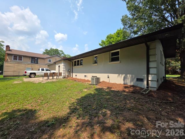 1501 VANCOUVER Drive, Charlotte, NC 28213