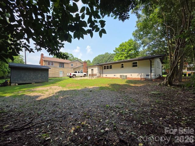 1501 VANCOUVER Drive, Charlotte, NC 28213