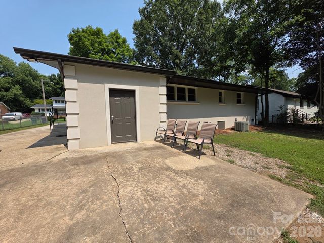 1501 VANCOUVER Drive, Charlotte, NC 28213