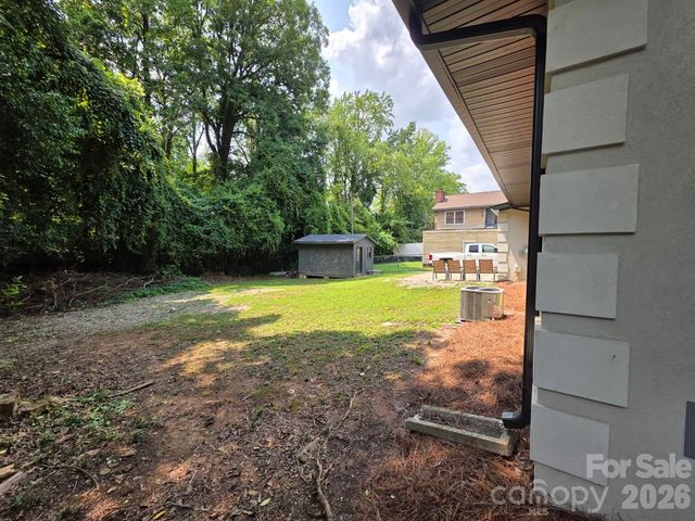 1501 VANCOUVER Drive, Charlotte, NC 28213