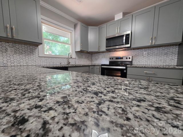 1501 VANCOUVER Drive, Charlotte, NC 28213