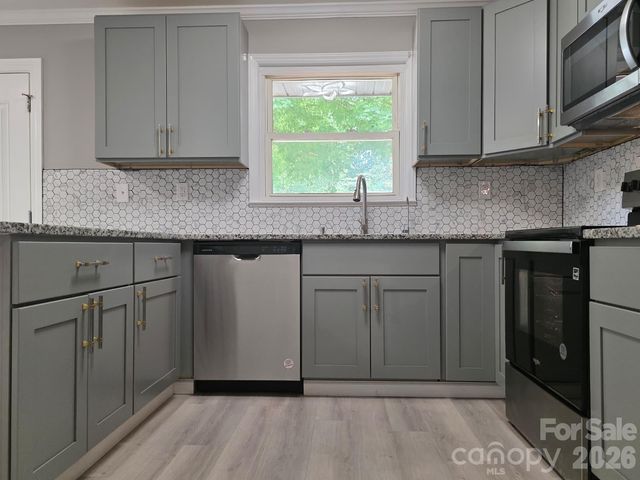 1501 VANCOUVER Drive, Charlotte, NC 28213