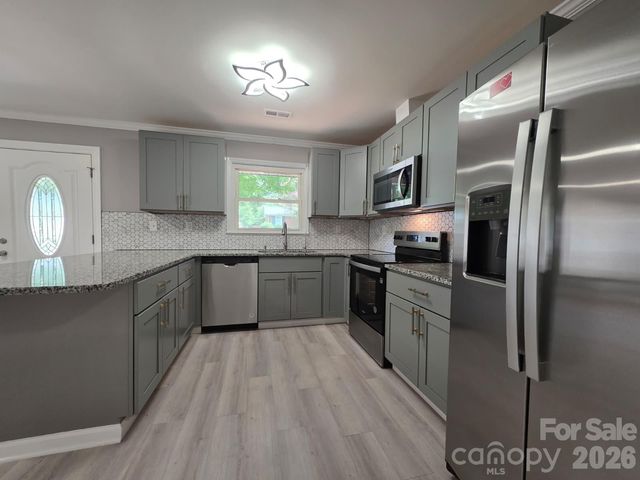1501 VANCOUVER Drive, Charlotte, NC 28213