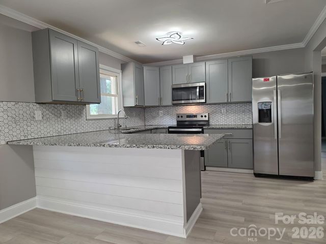 1501 VANCOUVER Drive, Charlotte, NC 28213