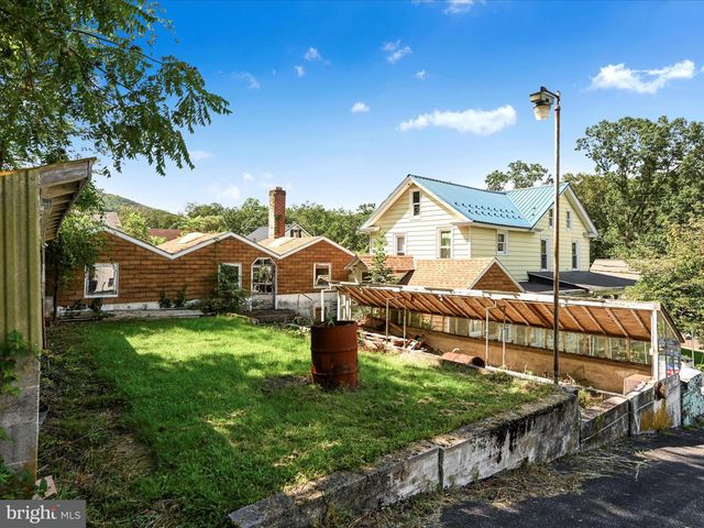 101 MOLLEYSTOWN, Pine Grove, PA 17963