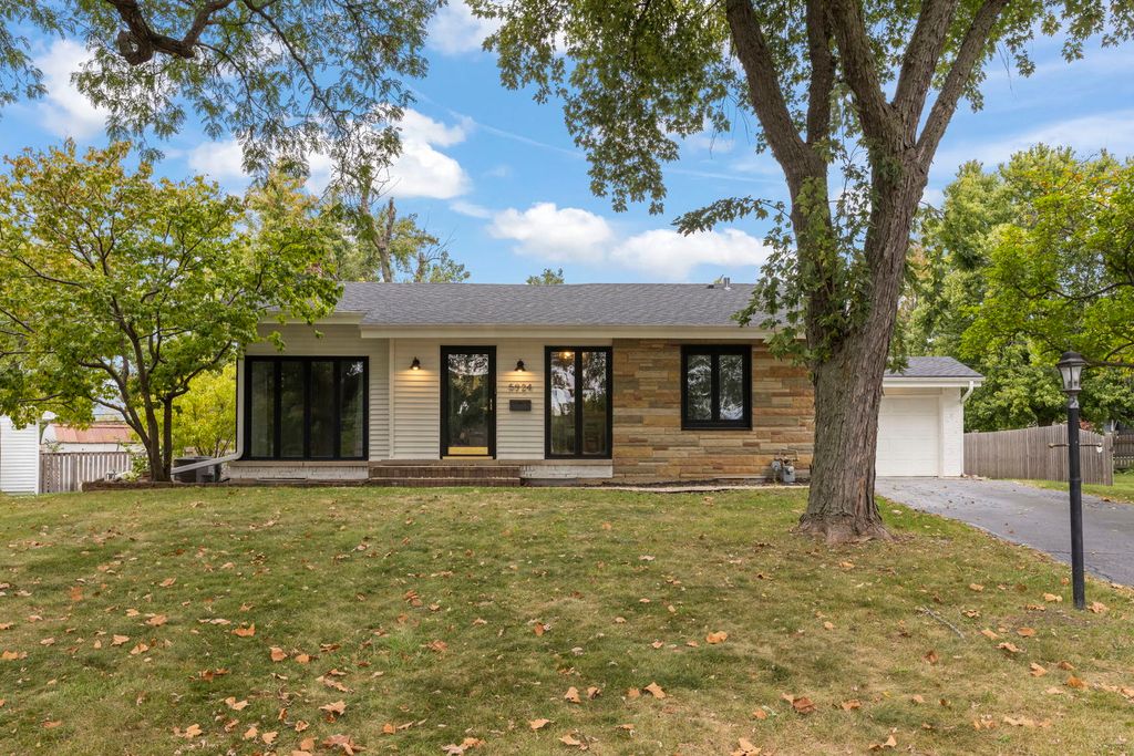 5924 Carpenter Street, Downers Grove, IL 60516