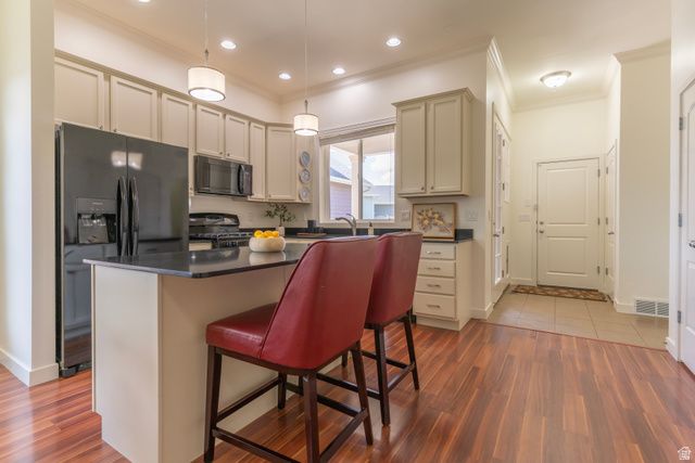 10396 S OTTER TRAIL DR, South Jordan, UT 84009