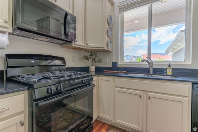 10396 S OTTER TRAIL DR, South Jordan, UT 84009