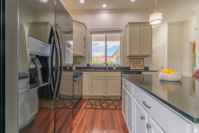 10396 S OTTER TRAIL DR, South Jordan, UT 84009