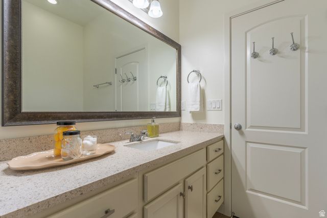 10396 S OTTER TRAIL DR, South Jordan, UT 84009