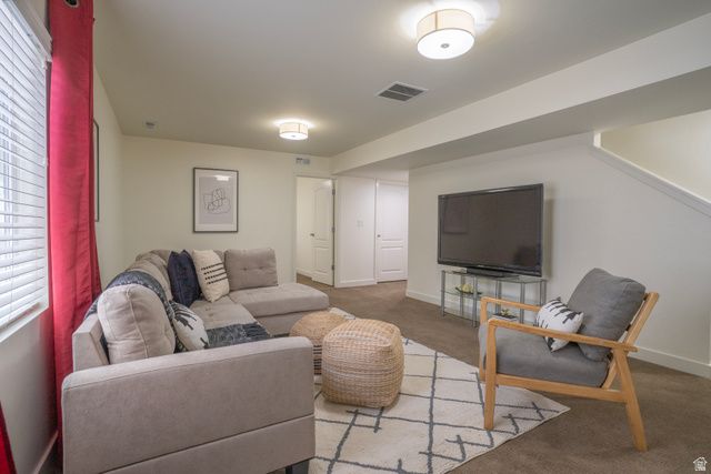 10396 S OTTER TRAIL DR, South Jordan, UT 84009