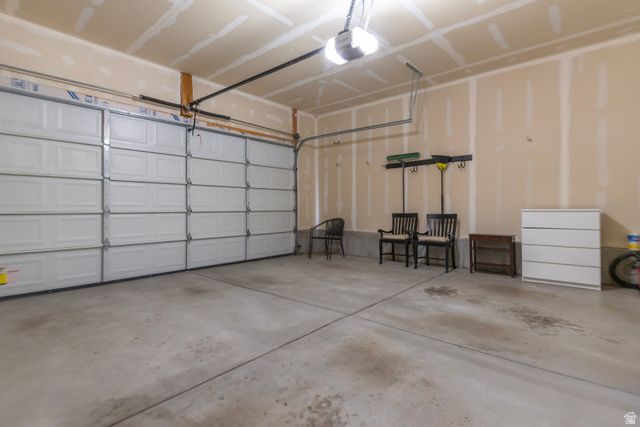 10396 S OTTER TRAIL DR, South Jordan, UT 84009